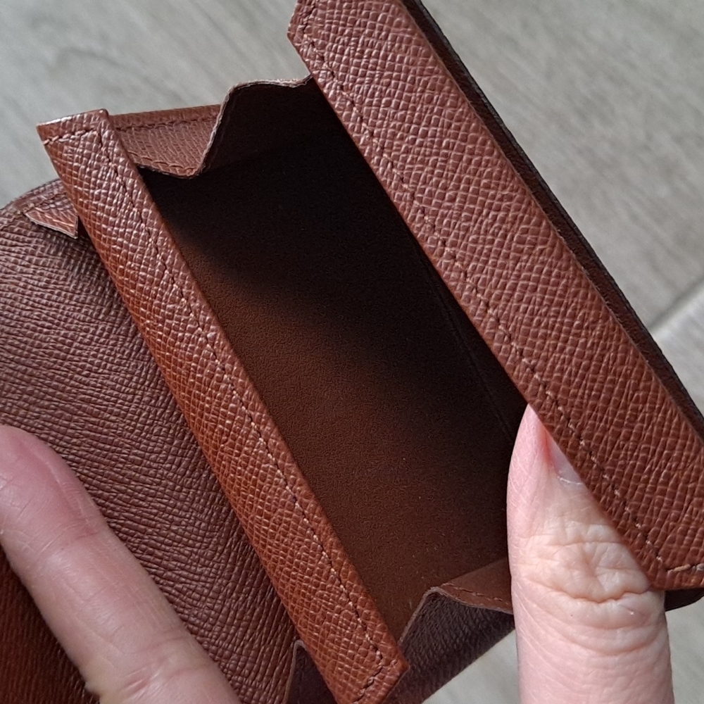 Authentic Louis Vuitton business card holder - Picture 9 of 16